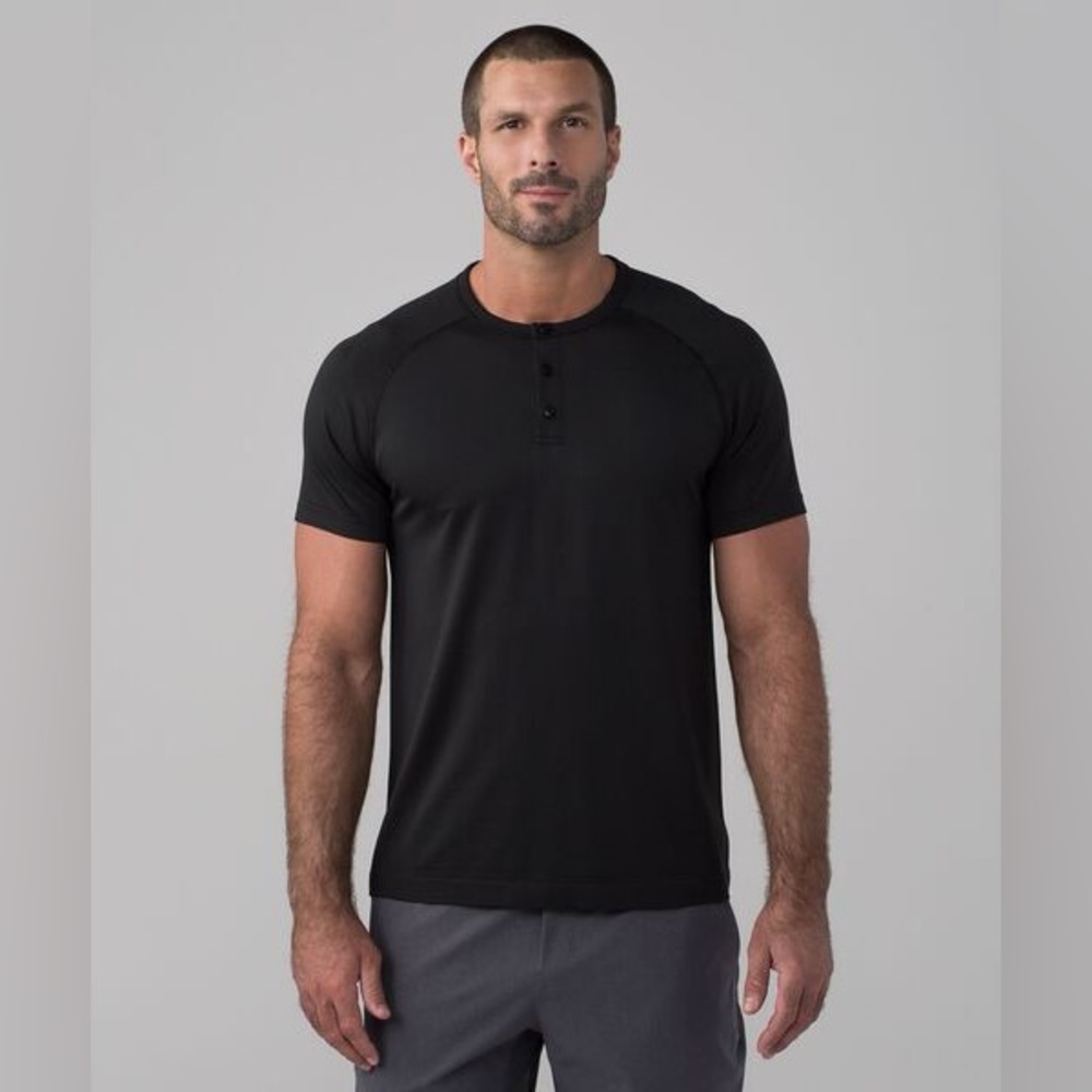 LULULEMON Men’s Henley -“ size large